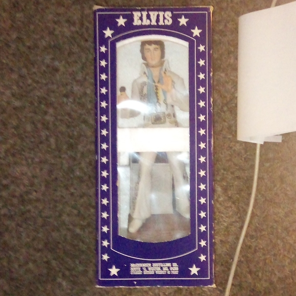 STRAIGHT BIURBON WHISKEY 86PROOF ELVIS BOTTLE - Picture 1 of 4